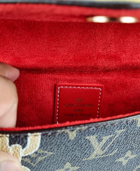1.1 lv ladies hand carry 3pc red 9.jpg