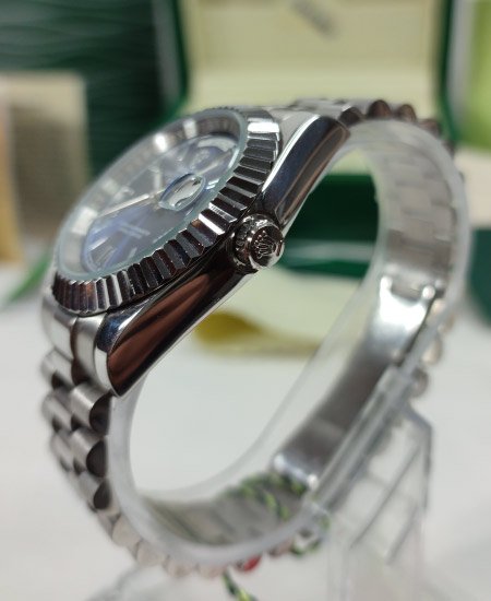 amazon leftover rol oyster blue mens luxury watch 3.jpg