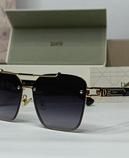 di or golden black square sunglasses 1.jpg di or golden black square sunglasses 1.jpg