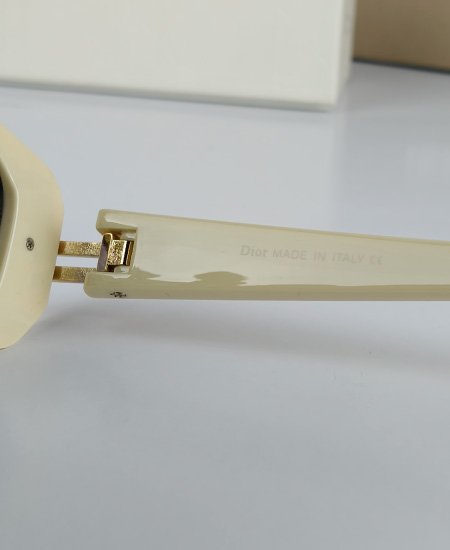 dior off white iconic sunglasses 2.jpg