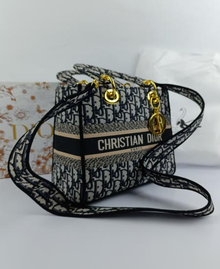 dior handbag in pakistan 1 1.jpg