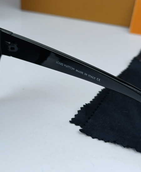 lv evidence sunglasses glossy black 3.jpg