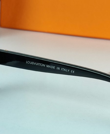 lv ladies black sunglasses 5.jpg