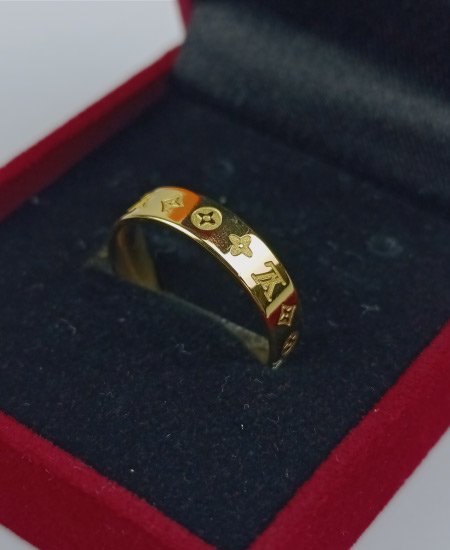 lv ring 001 1.jpg
