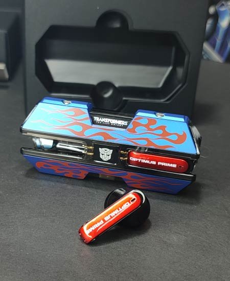 optimus prime earbuds original transformers 2.jpg optimus prime earbuds original transformers 2.jpg