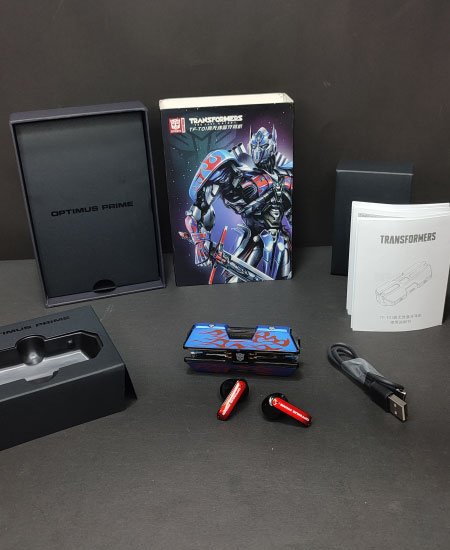 optimus prime earbuds original transformers 3.jpg optimus prime earbuds original transformers 3.jpg