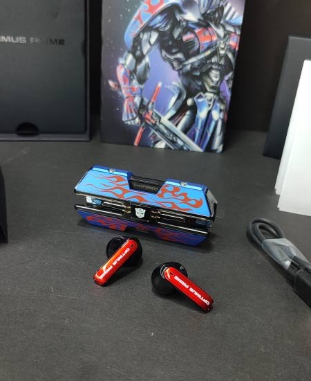 optimus prime earbuds original transformers 4.jpg optimus prime earbuds original transformers 4.jpg
