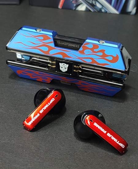 optimus prime earbuds original transformers 5.jpg optimus prime earbuds original transformers 5.jpg