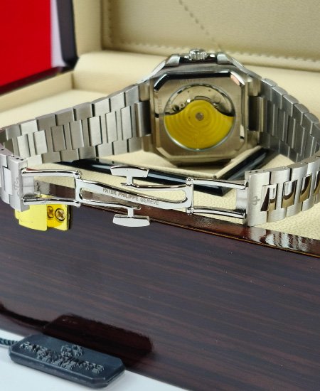 patek philippe cubitus black reference 5821 1a 001 3.jpg