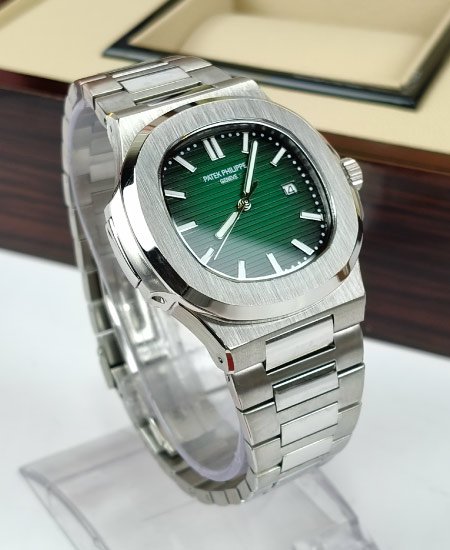 patek philippe nautilus 5711 green watch 1.jpg