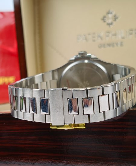 patek philippe nautilus 5711 tiffany watch 3.jpg