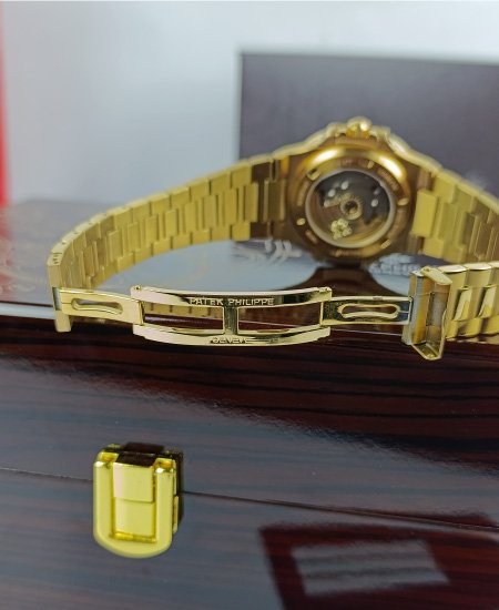 patek philippe watch 5711 golden green 6.jpg