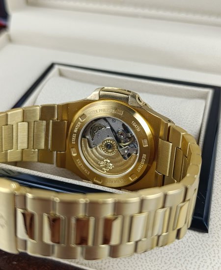 patek philippe watch 5711 golden green 8.jpg
