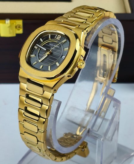patek philippe womens watch nautilus 7011 1 1.jpg