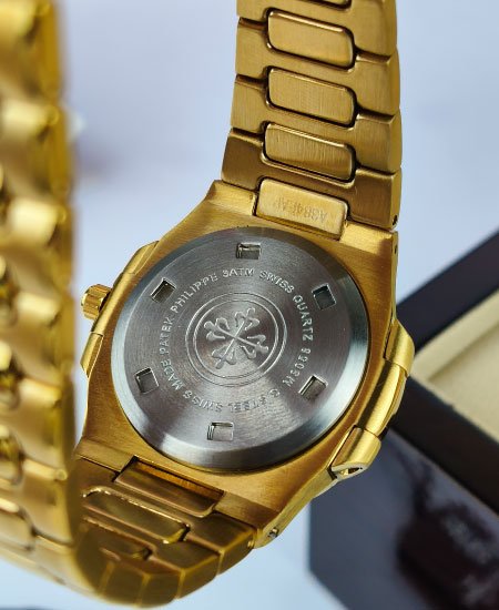 patek philippe womens watch nautilus 7011 1 6.jpg