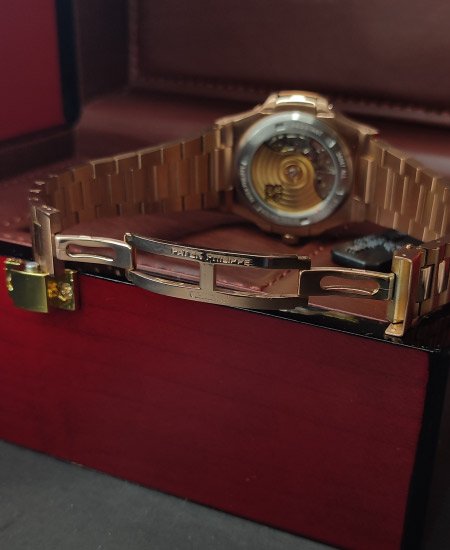 patk phlipe nautilus rose gold black dail watch 4.jpg
