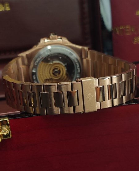 patk phlipe nautilus rose gold black dail watch 5.jpg