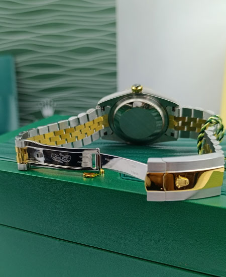 rolex datejust white dail 126233 2.jpg