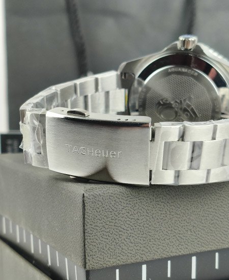 tag heuer aquaracer black 3d professional 300 wbp5110.ba0013 watches 3.jpg