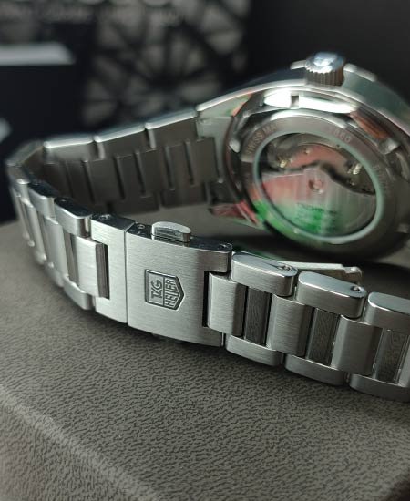 tg heuer carrera calibre 5 white dail 4 1.jpg