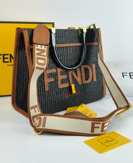 Black Tote bag in Pakistan