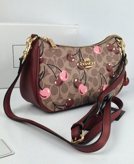 Shoulder Bags in Pakistan